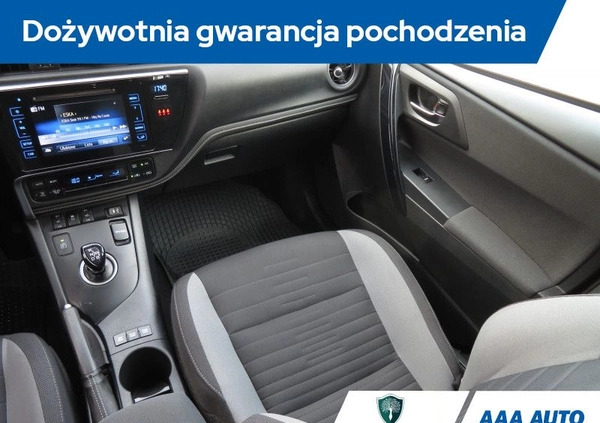 Toyota Auris cena 68000 przebieg: 89754, rok produkcji 2016 z Nowogrodziec małe 154